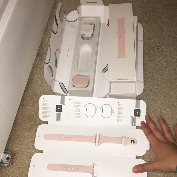 Rose Gold Apple Watch Series 5 - Picture 3 of 17